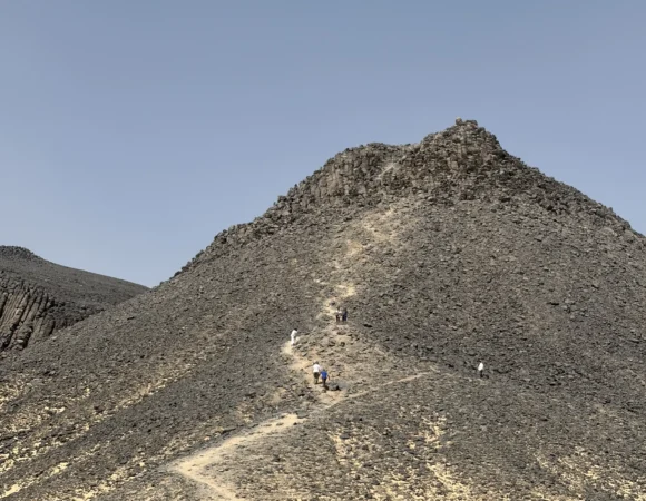 Why Is the Black Desert in Egypt Black? Geology Explained