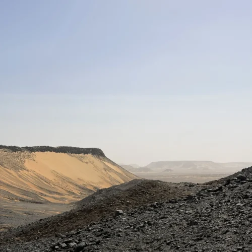 White formations visited on the classic desert circuit